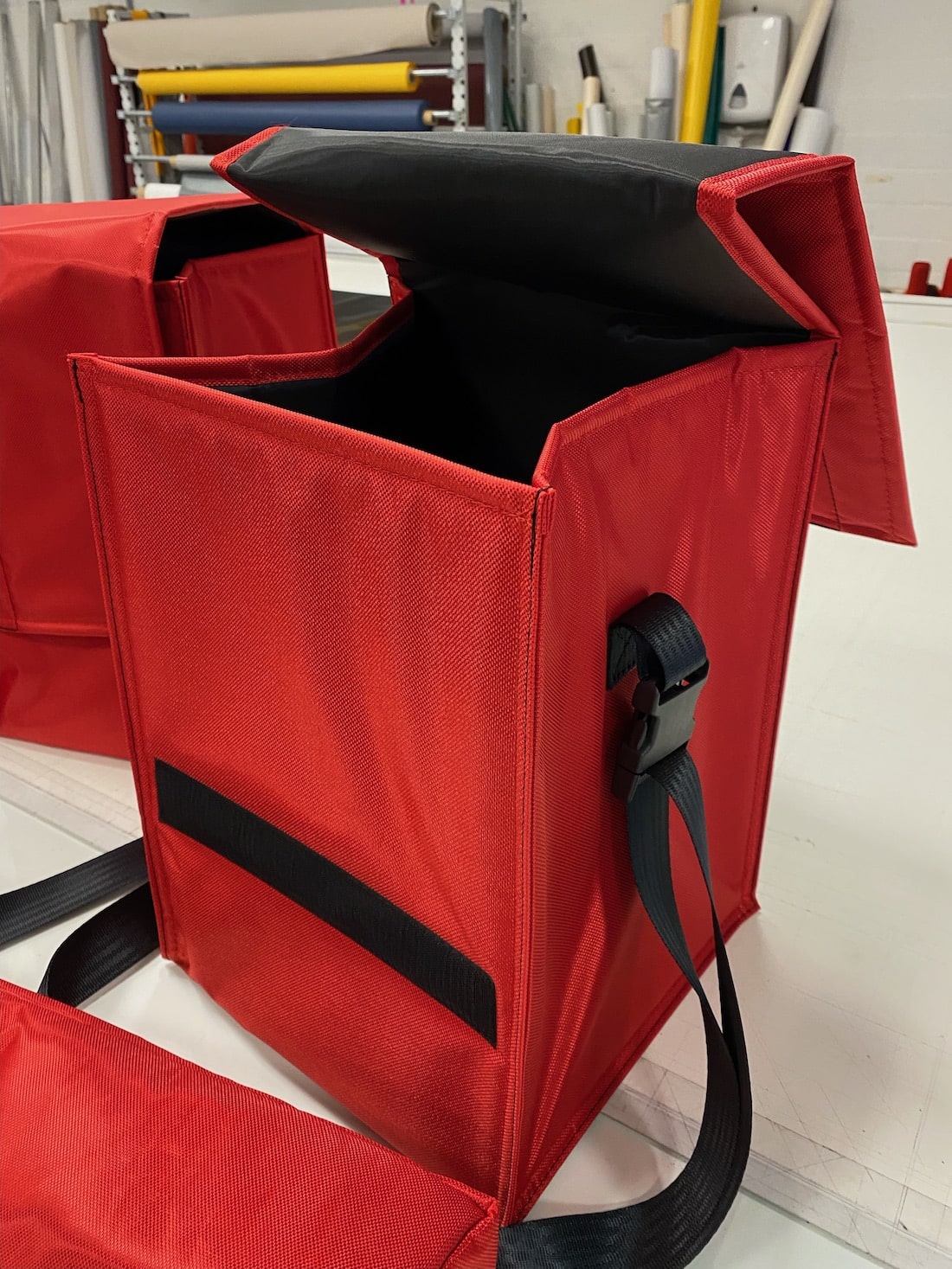 Beispiel einer roten Velabag Tasche